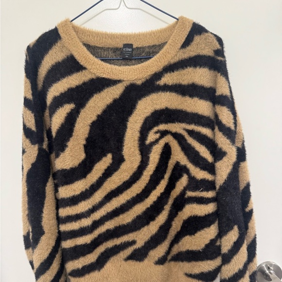 Cozy Icone sweater from Simons - Picture 1 of 3
